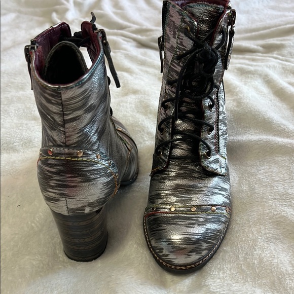 L’Artiste Metalluc  Gray Lace Up Boots - Picture 3 of 4